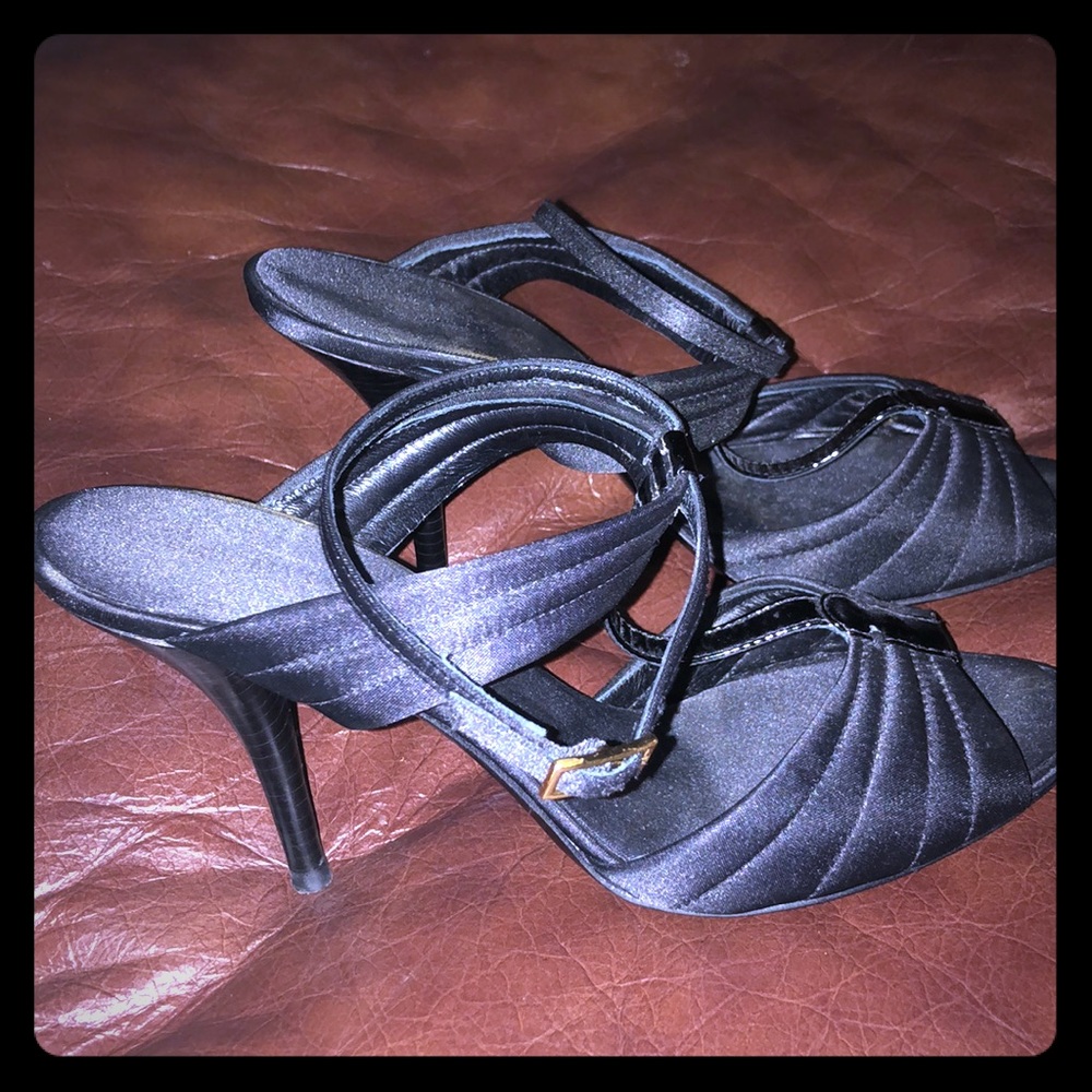 Timeless black sandals